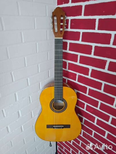 Гитара в Муз Школу новая