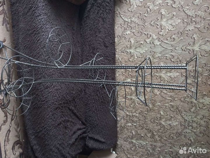 Подставка для цветов напольная металлическая