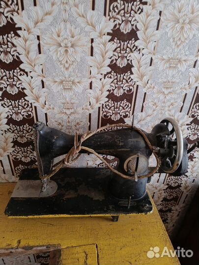Швейная машинка, подстолье зингер