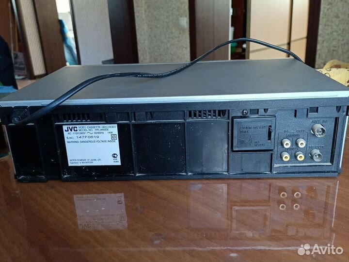 Видеомагнитофон jvc