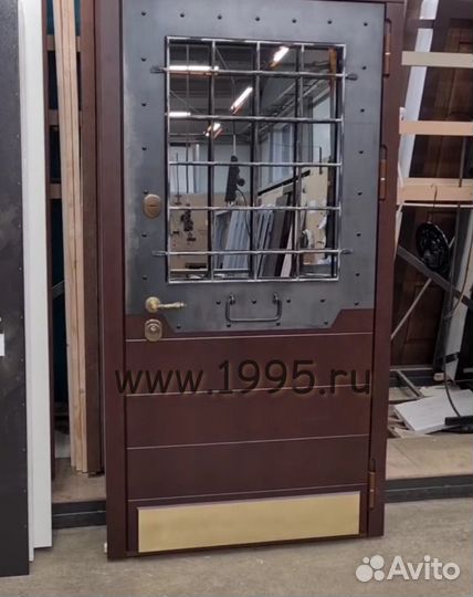 Входная дверь со стеклом и терморазрывом