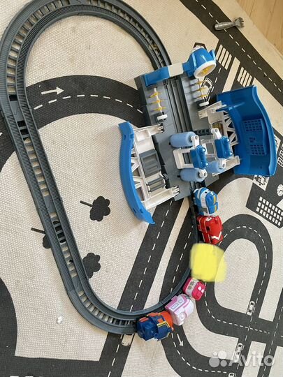 Мойка кея роботы поезда