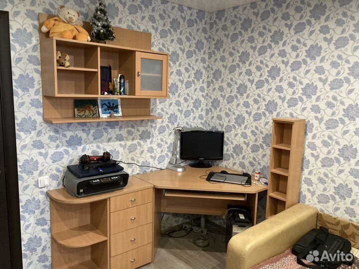 Письменный стол для школьника угловой бу