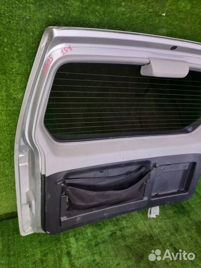 Дверь багажника задняя Mitsubishi Pajero 3 V75W