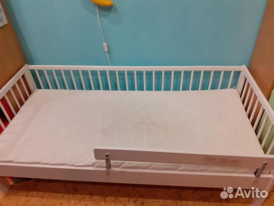 Продам кровать с матрасом и наматрасником