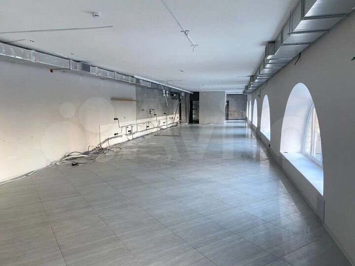 Общепит 209.5 м² у метро с быстрым пеш. трафиком