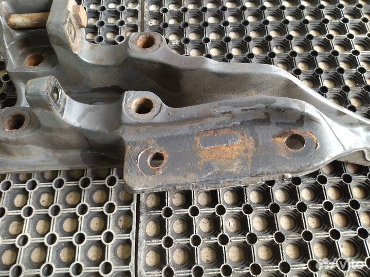 Кронштейн пневморессоры левый Volvo FH, Volvo FM