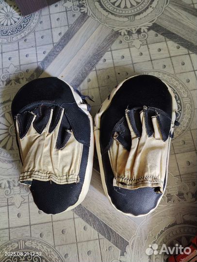 Боксерские перчатки + лапы боксерские