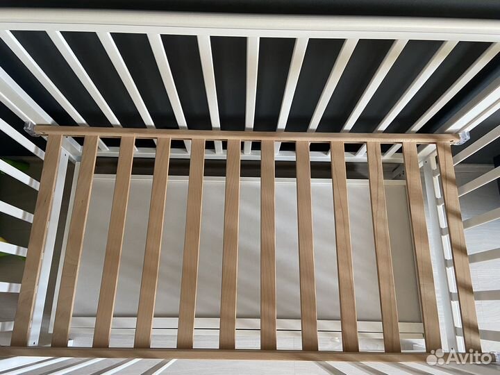 Кроватка детская с маятником ящиком и матрасом