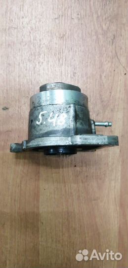 Помпа водяная 03F121004B Skoda Yeti 2011 1.2 cbzb