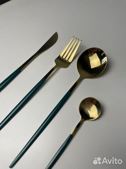 Стильный комплект столовых приборов