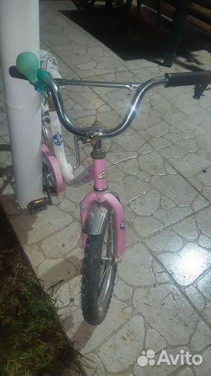 Детский велосипед с ручкой