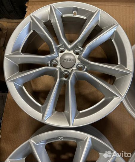 Диски литые Audi R17 8W0601025AG