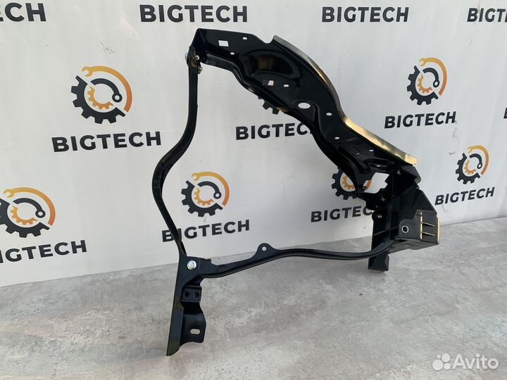 Рамка фары левая Mercedes W212 A2126200500