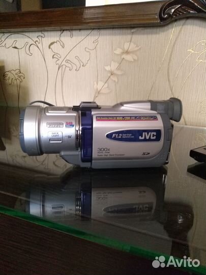 Цифровая видеокамера JVC