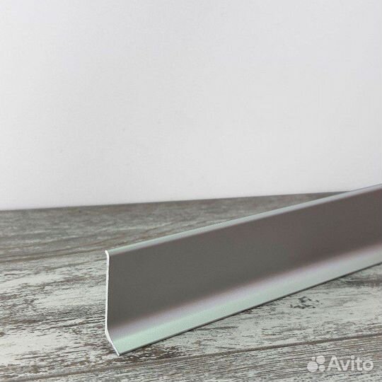 Алюминиевый плинтус напольн анодир. 3 м