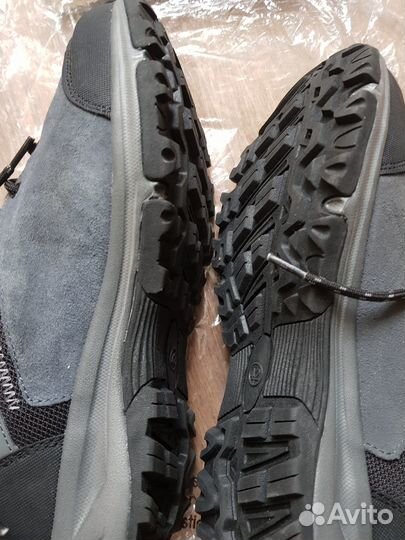 Трекинговые кроссовки 42
