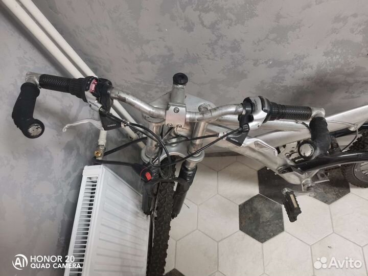 Велосипед двухподвесной для даунхилла