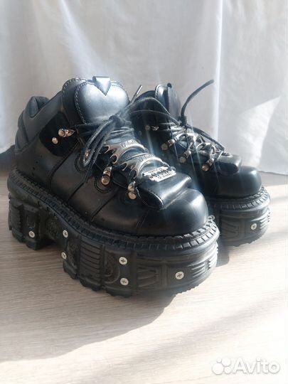 Кроссовки newrock