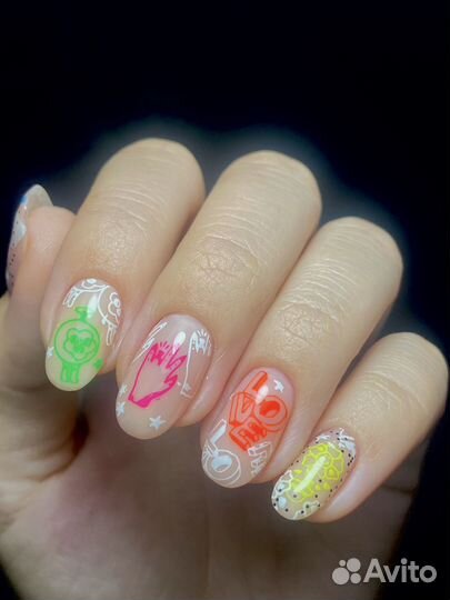 Маникюр с покрытием, наращивание ногтей