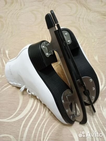 Коньки фигурные женские 39 размер