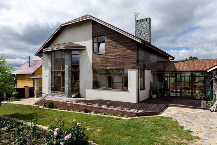 Коттедж 180 м² на участке 15 сот.