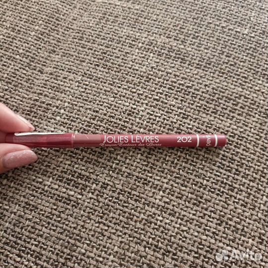 Карандаш для губ Vivienne Sabo новый оттенок 202