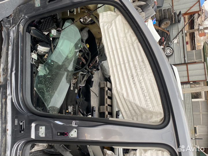 Уплотнитель передний левый vw Golf plus