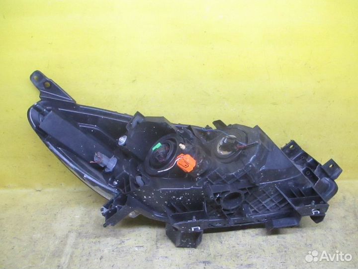 Фара правая/левая Mazda Premacy cwefw