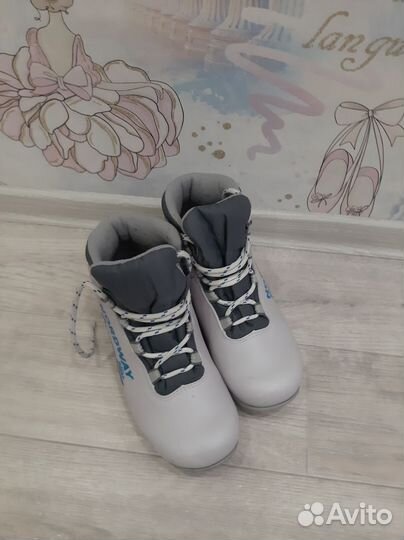 Лыжные ботинки