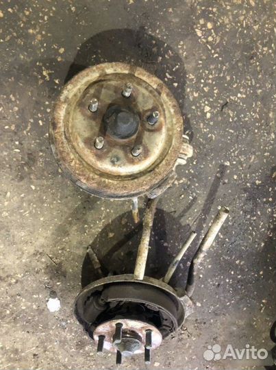 Прворотный кулак в сборе Chrysler Neon