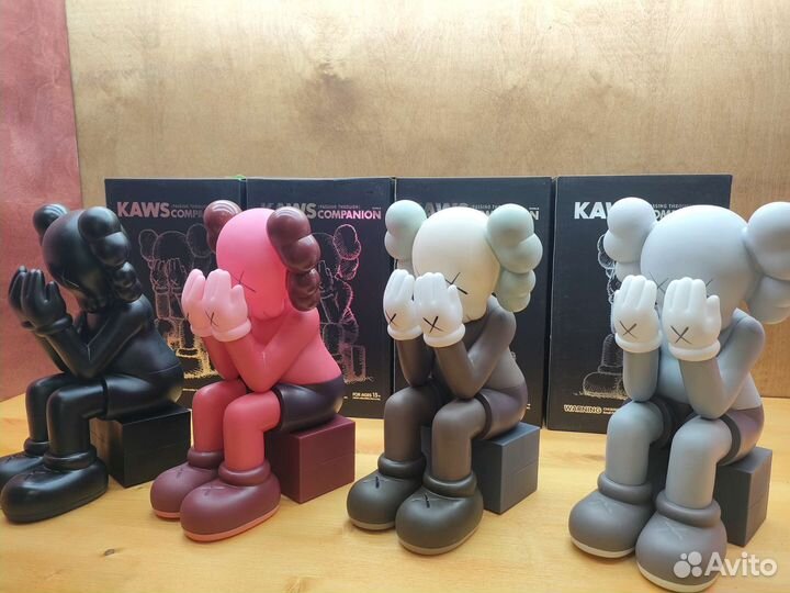 Kaws фигурка Кавс большая 28см Passing Through