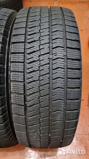 Bridgestone Blizzak VRX2 215/55 R17