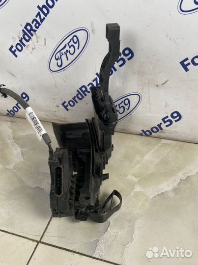 Замок двери передний левый Ford Focus 3 CB8