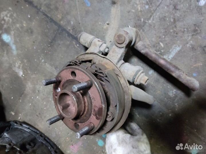 Кулак задний левый Chevrolet Lacetti