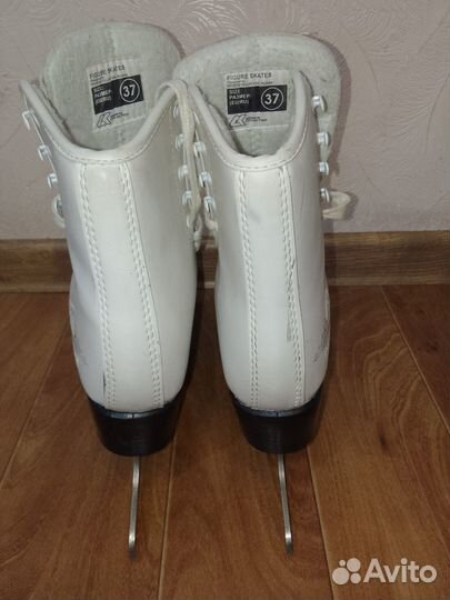 Коньки фигурные женские 37 размер