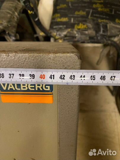 Сейф металлический