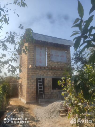 Бригада строителей