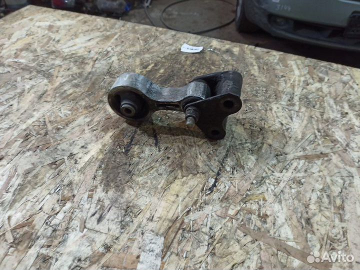 Подушка опора двигателя Mazda 6 GG седан LF 2.0