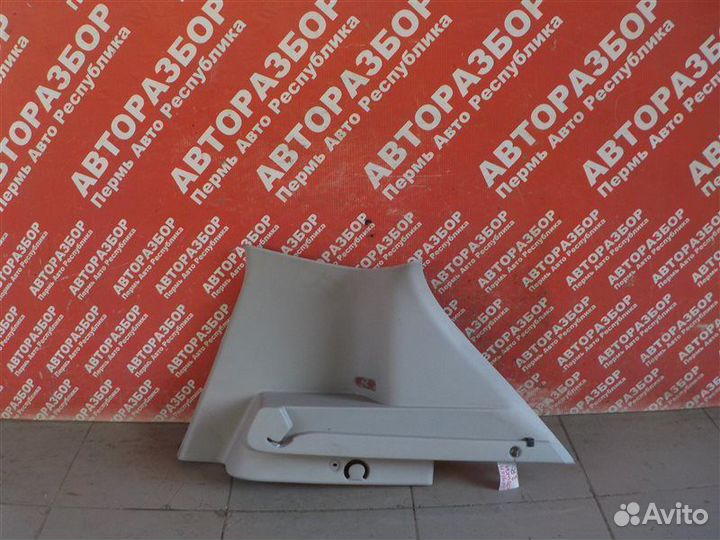Накладка стойки багажника задняя правая Renault