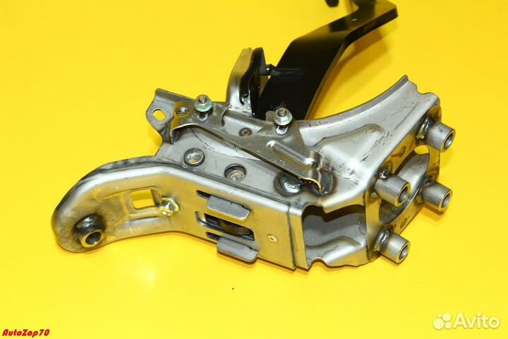 Nissan Patrol (Y62) Педаль тормоза