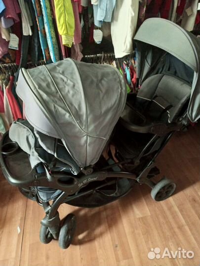 Коляска для двойни погодок