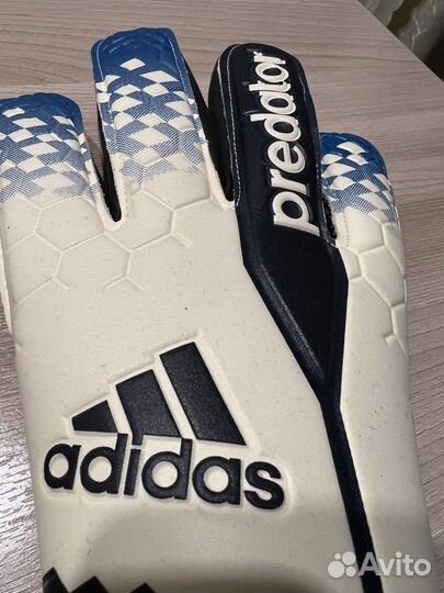 Вратарские перчатки Adidas predator