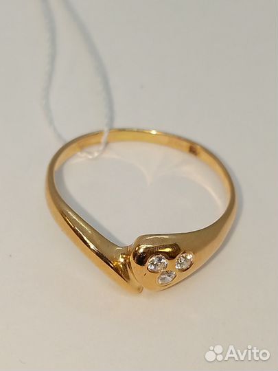 Золотое кольцо с камнем 16р