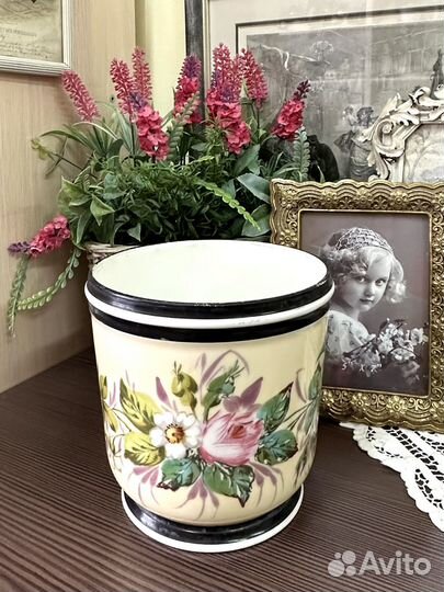 Фарфоровое кашпо