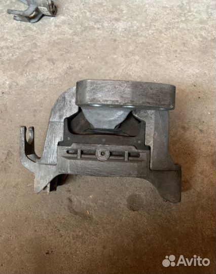 Опора двигателя правая Chevrolet Orlando 2010