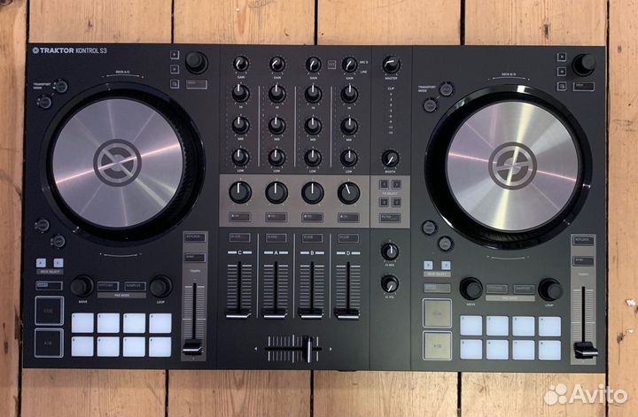 Native Instruments Traktor Kontrol S3 (Код A537)