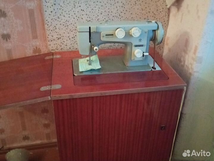 Швейная машина Подольск 142