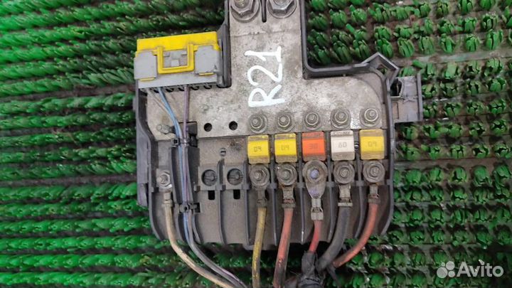 Предохранитель на акб Citroen C4 Grand Picasso 20