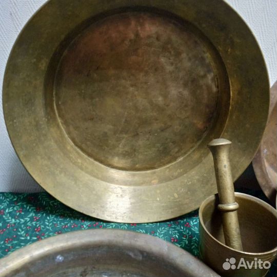 Медные тазы и сковородки, ступка